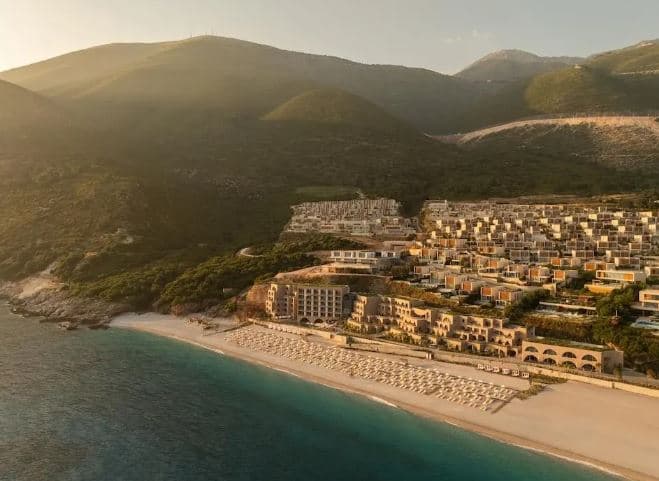 Green Coast Hotel – M Gallery Collection, njësoj si në Capri, Saint-Tropez,Mykonos apo Ibiza