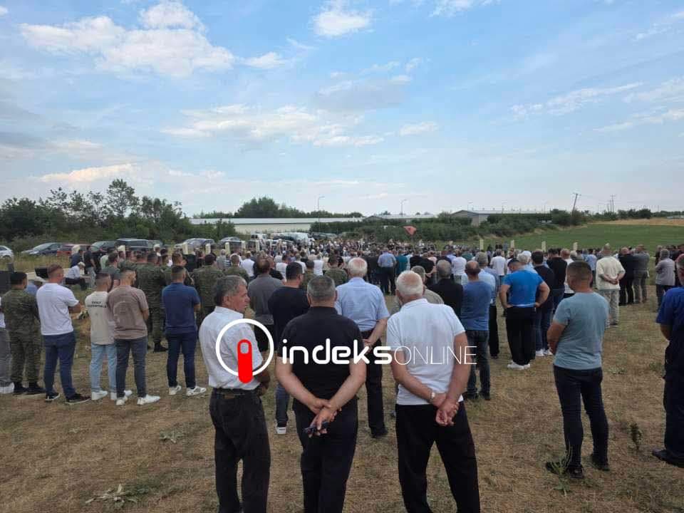 Varroset polici Mehmet Kelmendi, familja fal gjakun pas humbjes së dy anëtarëve