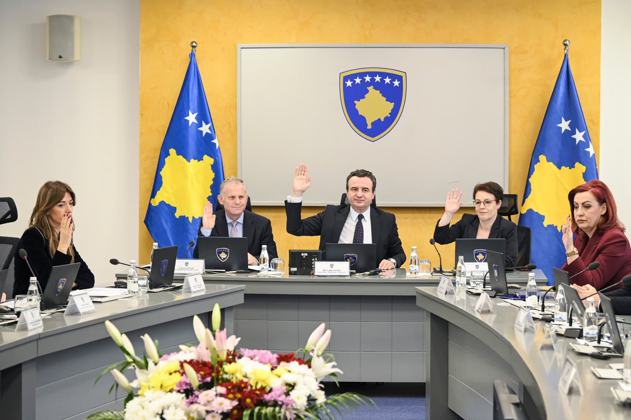 Mbi 60 vendime të paligjshme: Si Kurti dhe ministrat e tij e shkelën Kushtetutën?
