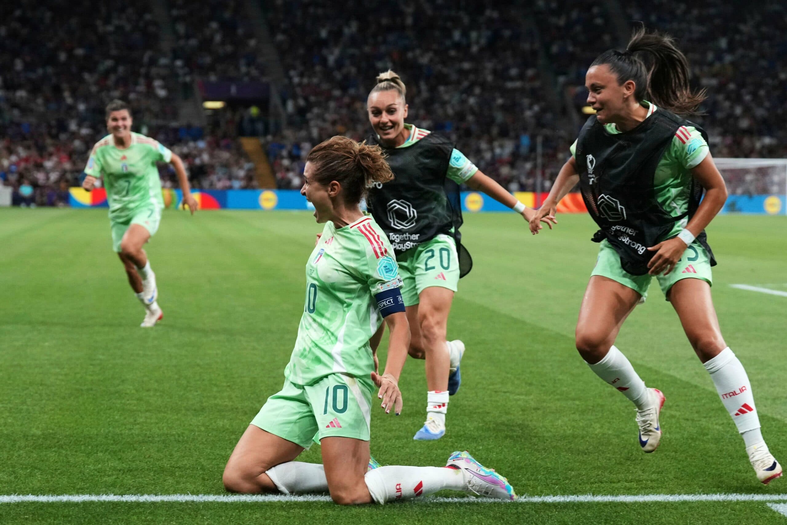 Italia prek gjysëmfinalen e Kampionatit Evropian pas 28 viteve