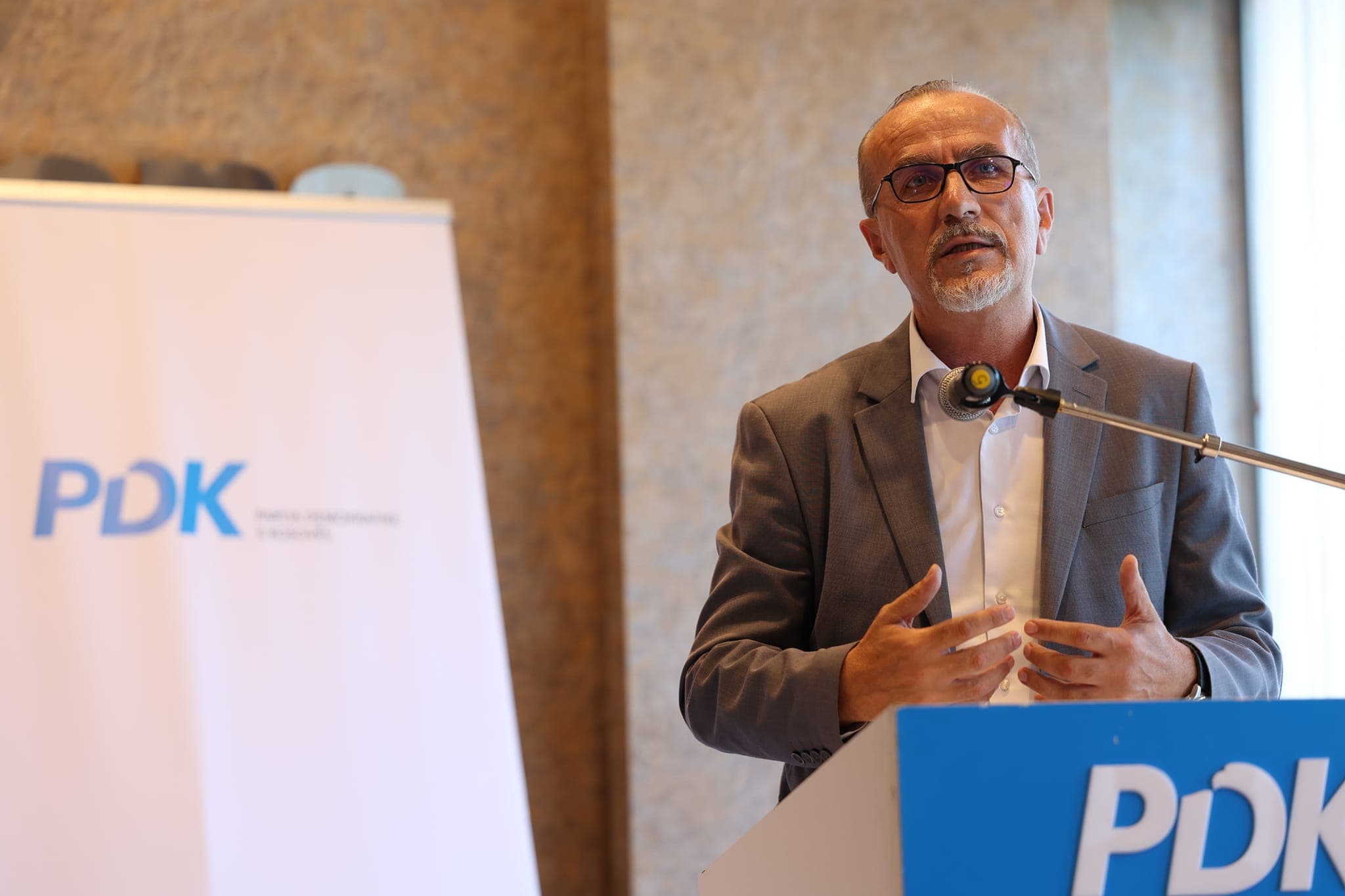Haxhiu, VV-së: Tregoni deputetët tuaj që financuan raportet shpifëse ndaj UÇK-së