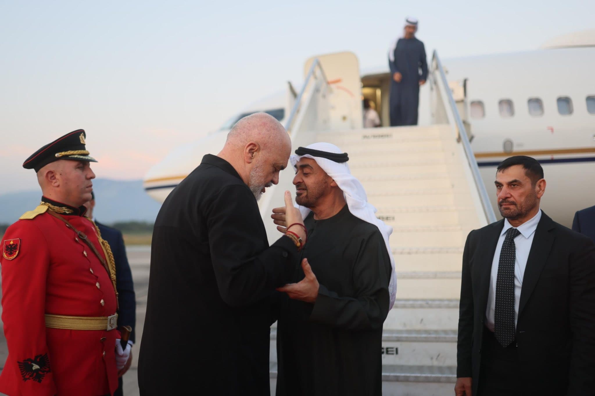 “Flamur që lind Shën Konstandinin, Pajton Islamin e Krishterimin”-Edi Rama pret presidenti i Emirateve të Bashkuara në Shqipëri