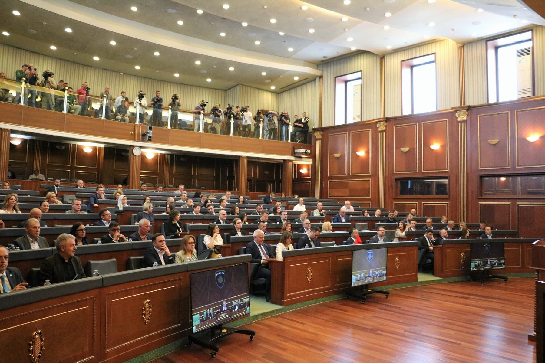Time Kadrijaj tallet me Kurtin: AAK e ka kandidatin, por paska shku në pushime në Greqi