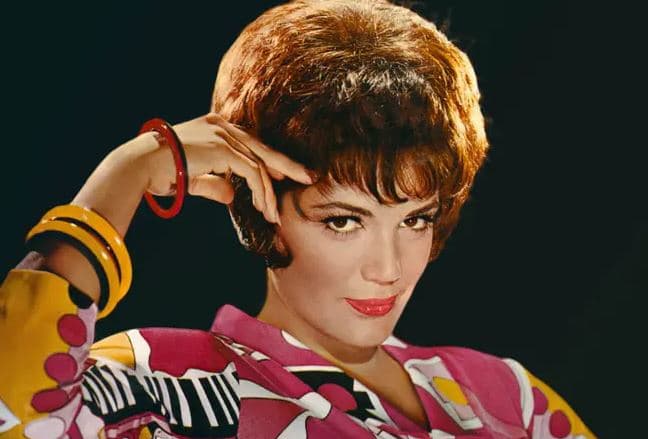 Vdes këngëtarja e “Pretty Little Baby”, pak muaj pasi kënga u bë virale në TikTok