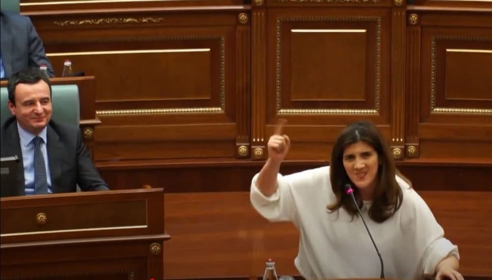 Musliu godet Kurtin për pjesëmarrjen tij në Greqi: Katundi digjet K…. krihet