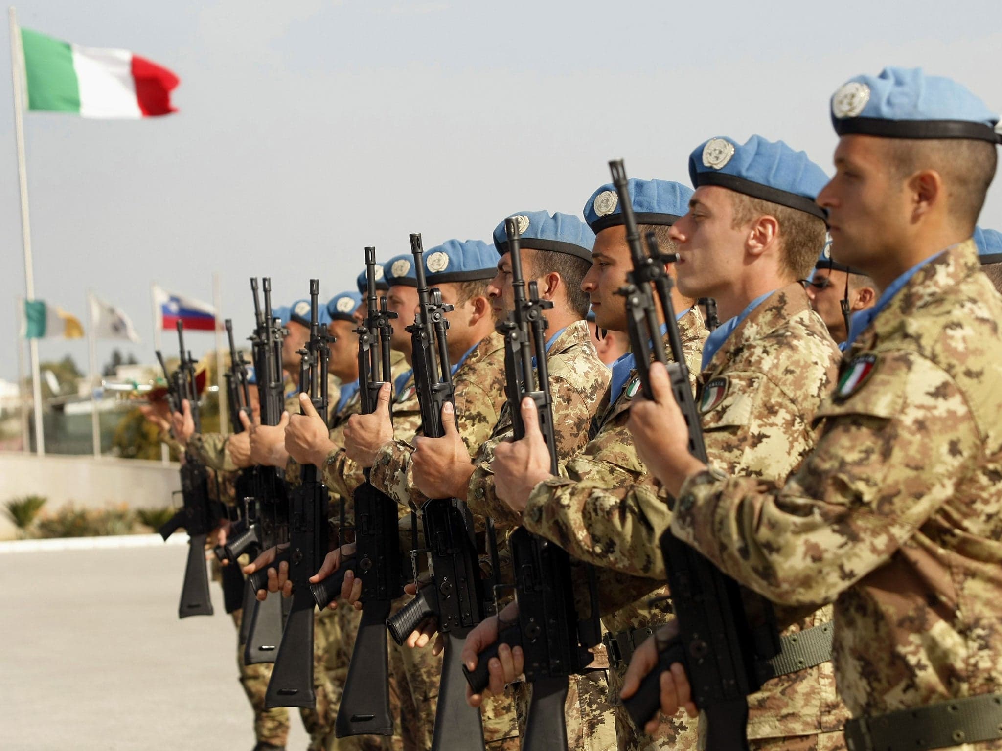 Sondazhi: Vetëm 16 për qind e italianëve do të luftonin për vendin e tyre
