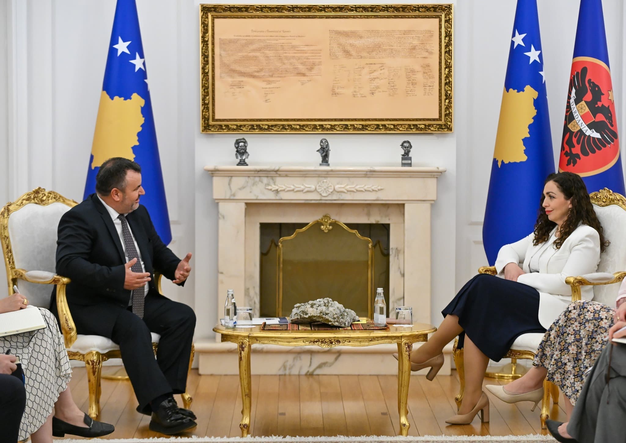 Presidentja Osmani priti në takim Avokatin e Popullit, Naim Qelaj – diskutojnë për gjendjen aktuale të të drejtave të njeriut
