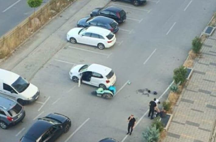 Aksident në lagjen Kalabria në Prishtinë – përfshihen veturë dhe motor