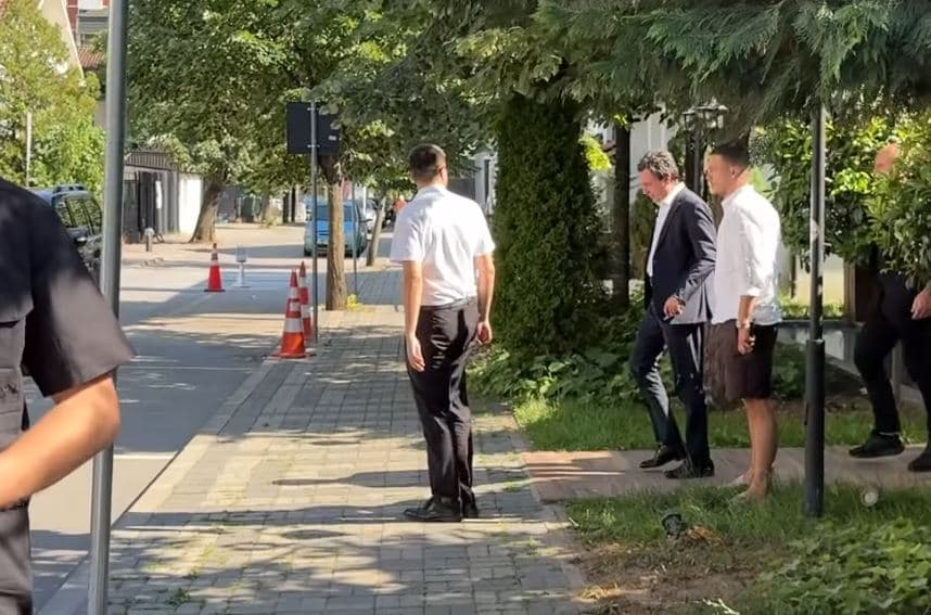 “Kujdes këmbët, jemi armiq tashmë”, mbrojtësi i Chelseat i dërgon mesazh Noni Maduekes