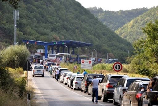 Afro dy orë pritje për të hyrë në Kosovë nga Dheu i Bardhë