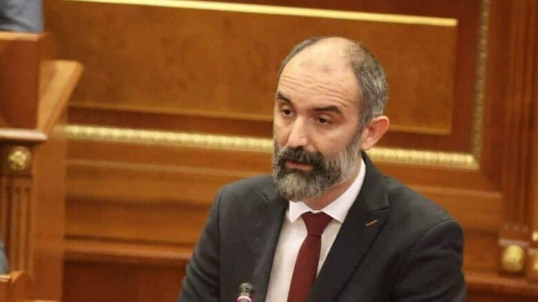 Artan Abrashi zyrtarizohet si kandidat i Vetëvendosjes për kryetar të Prizrenit