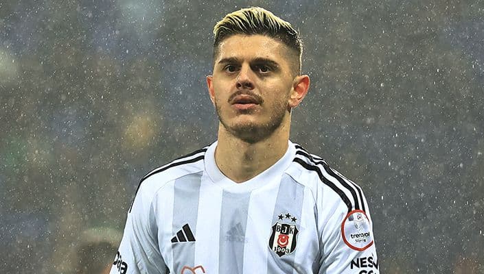 Te Beşiktaşi nuk i pëlqejnë performancat e Milot Rashicës në parasezon