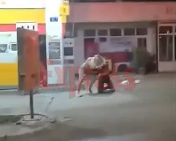Shkelma, grushte e kapje për flokësh mes disa vajzave në një pompë derivatesh rrugës për në Matiqan -pamje