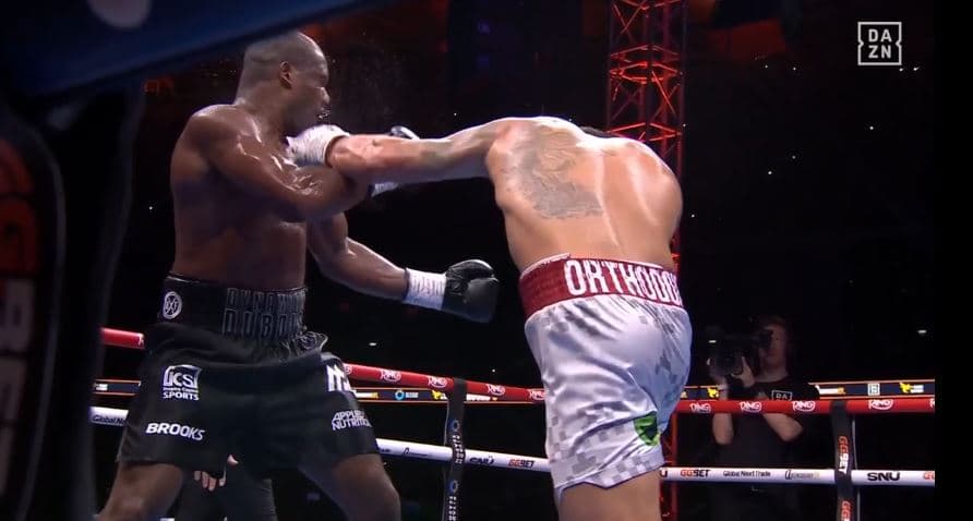 Fitore e jashtëzakonshme me nokaut nga Usyk, e rrëzon Duboisin në raundin e pestë