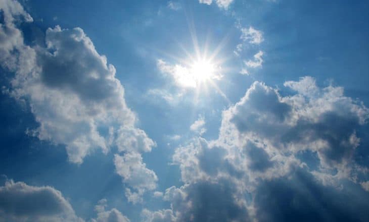 Moti për të dielën: Temperaturat deri në 33°C, mundësi për riga lokale shiu