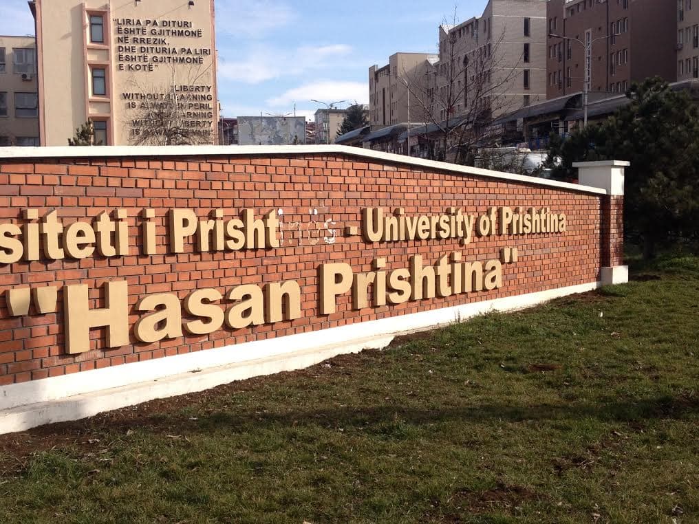 Interesimi për universitetet publike në Kosovë po bie nga viti në vit