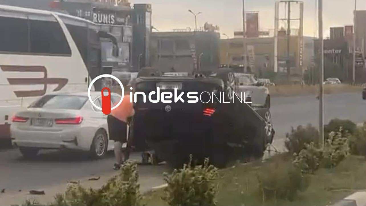 Vetaksident në Fushë-Kosovë, vetura përfundon me katër rrota përpjetë
