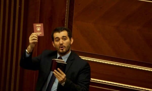 Labi paralajmëron se do të kthehet në politikë: Vendi ka nevojë për njerëz përgjegjës