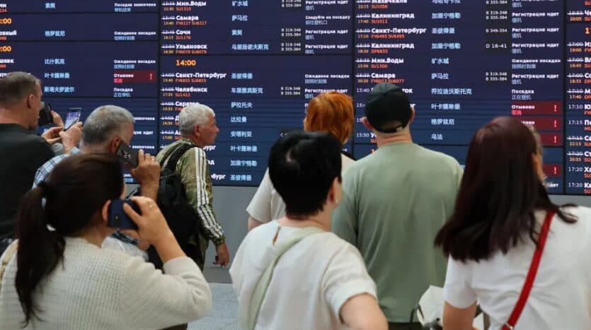 Aeroportet e Moskës u mbyllën përkohësisht pas sulmeve me dronë të Ukrainës