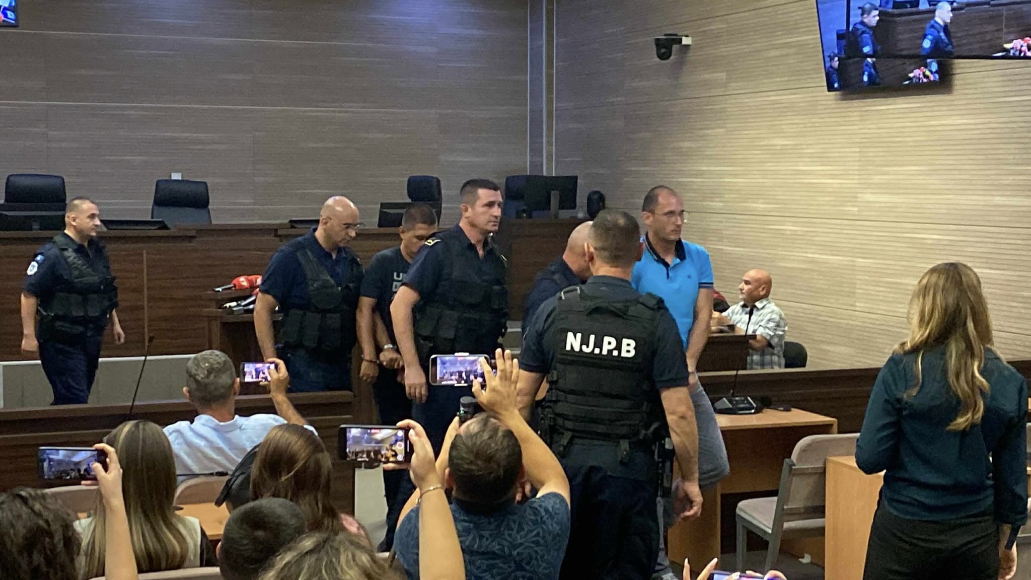 Rasti “Banjska”/ Tre te akuzuarit u sollën në sallë gjyqi, pritet të dëshmojë një dëshmitar i mbrojtur