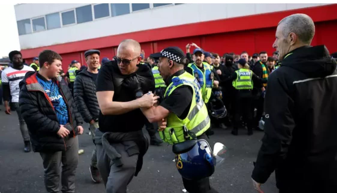 Para fillimit të Premier Ligës, Policia Mbretërore Britanike arreston qindra tifozë huliganë
