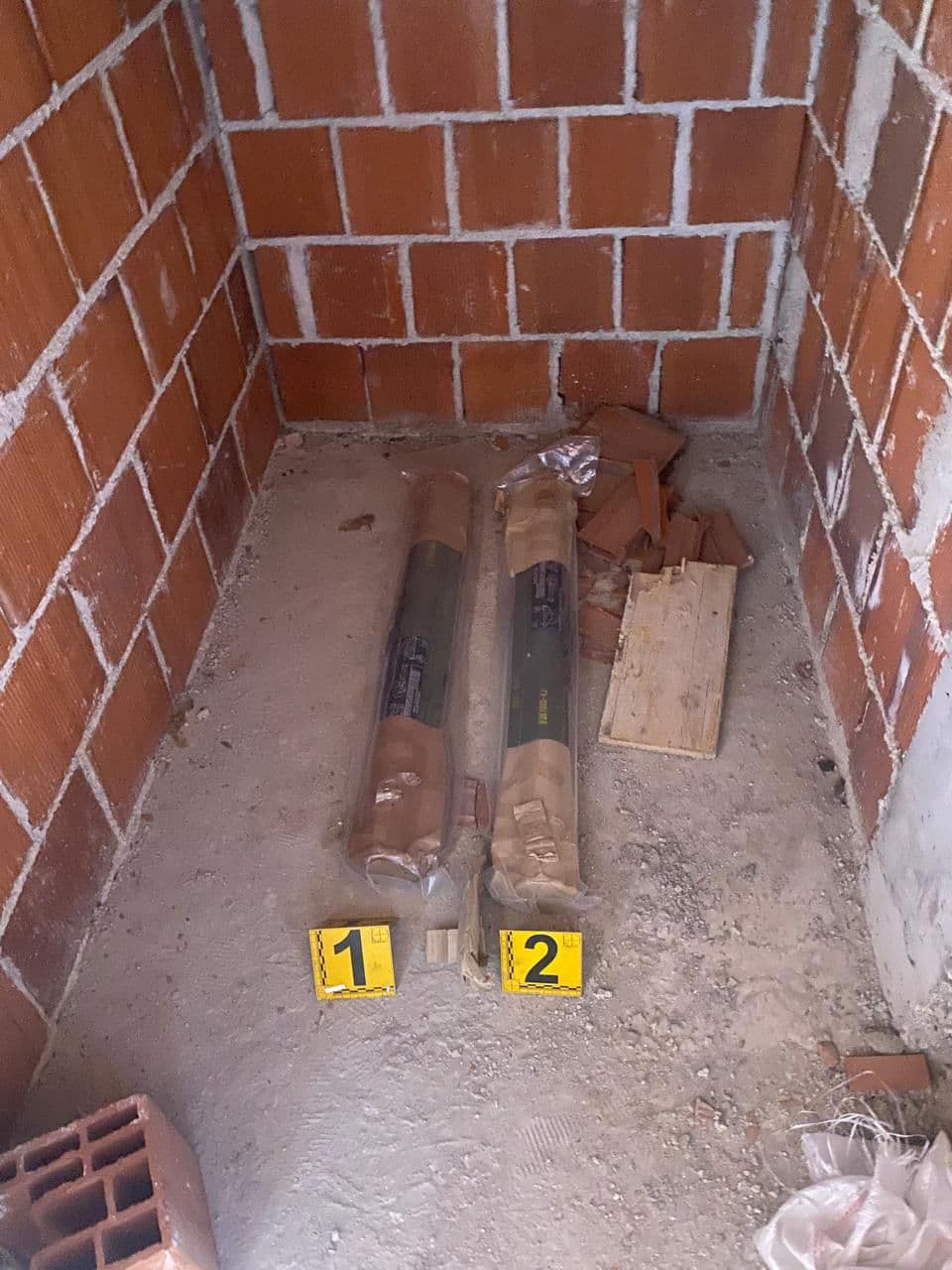 Policia thotë se i ka gjetur dy zolla prodhim serb në Mitrovicën e Veriut