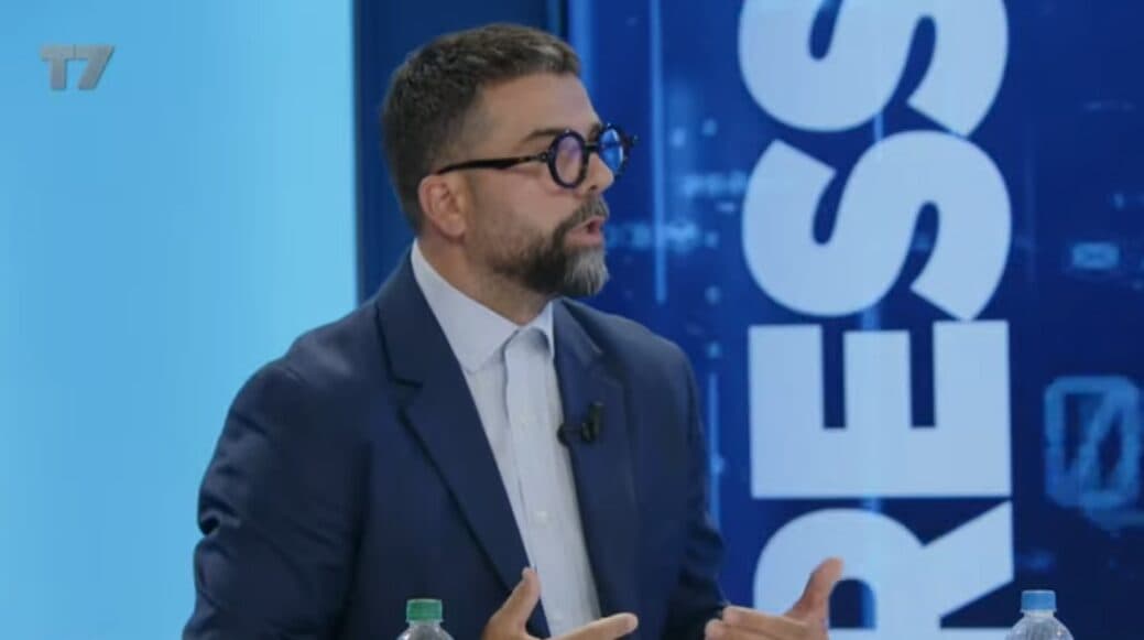 “Na ka mbetë veç me dalë jashtë me i mbajtë seancat – Dehari po funksionon me dokument ilegal”, Behrami po thotë që ky skenar është i rrezikshëm