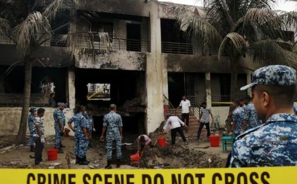 25 fëmijë në mesin e viktimave pas rrëzimit të avionit ushtarak mbi një shkollë në Bangladesh