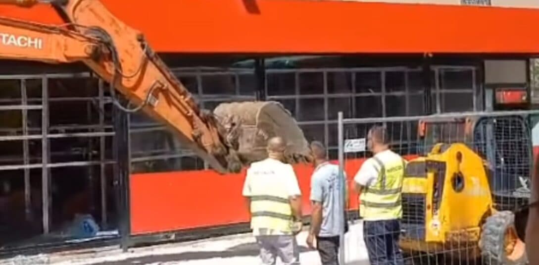 Pas paralajmërimeve, komuna e Fushë Kosovës nis aksionin për lirimin e hapësirave publike