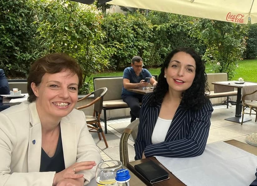 MPJD e Gërvallës raportohet se po u kërkon ambasadave faturat për shpenzimet e presidentes Osmani gjatë vizitave jashtë vendit, deri te detajet si numri i shisheve të ujit të konsumuar