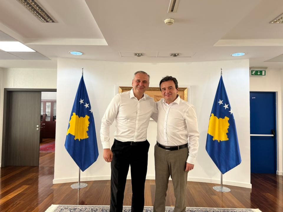 Kurti e pret në zyrë Bajçinovcin: S’ka kthim mbrapa