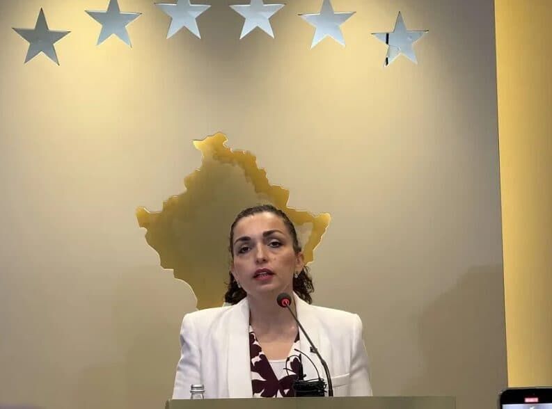 Çka është ‘masa e përkohshme’ të cilën presidentja Osmani ia kërkoi Kushtetueses?