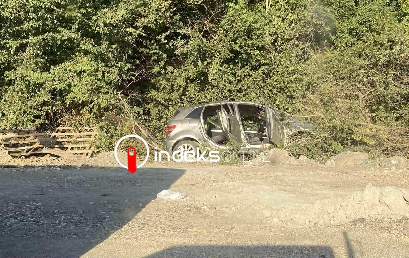 Vetaksident në Lupç të Podujevës, vetura del nga rruga (Pamje)