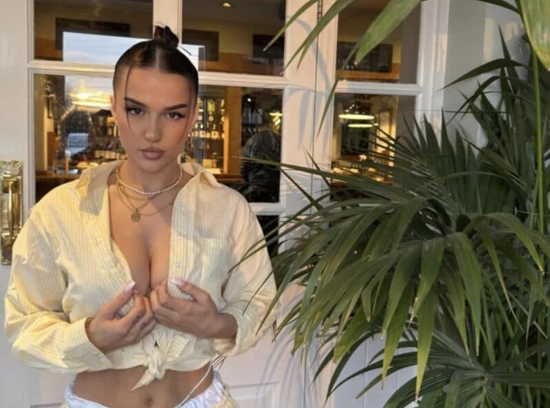 Beby G nis pushimet, ekspozon trupin bombastik në bikini