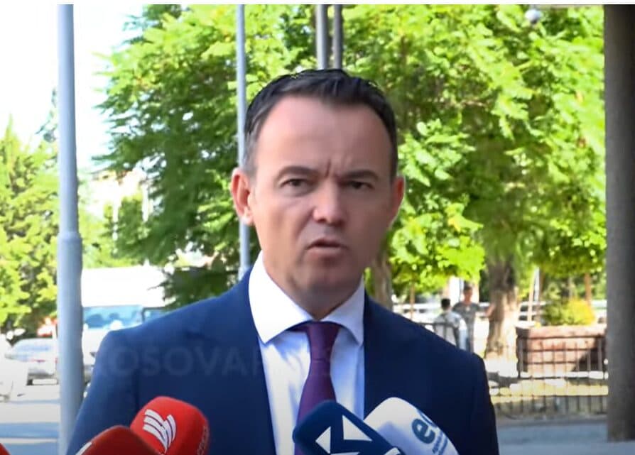 Peci e sheh pozitive kërkesën e Osmanit në Kushtetuese, pret që kjo javë të sjell rezultat: Oferta e Kurtit për Nismën ka qenë disa pozicione