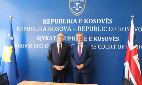 Ambasadori britanik vizitë në Gjykatën Supreme, Hasani i thotë se gjyqësori është larg politikës