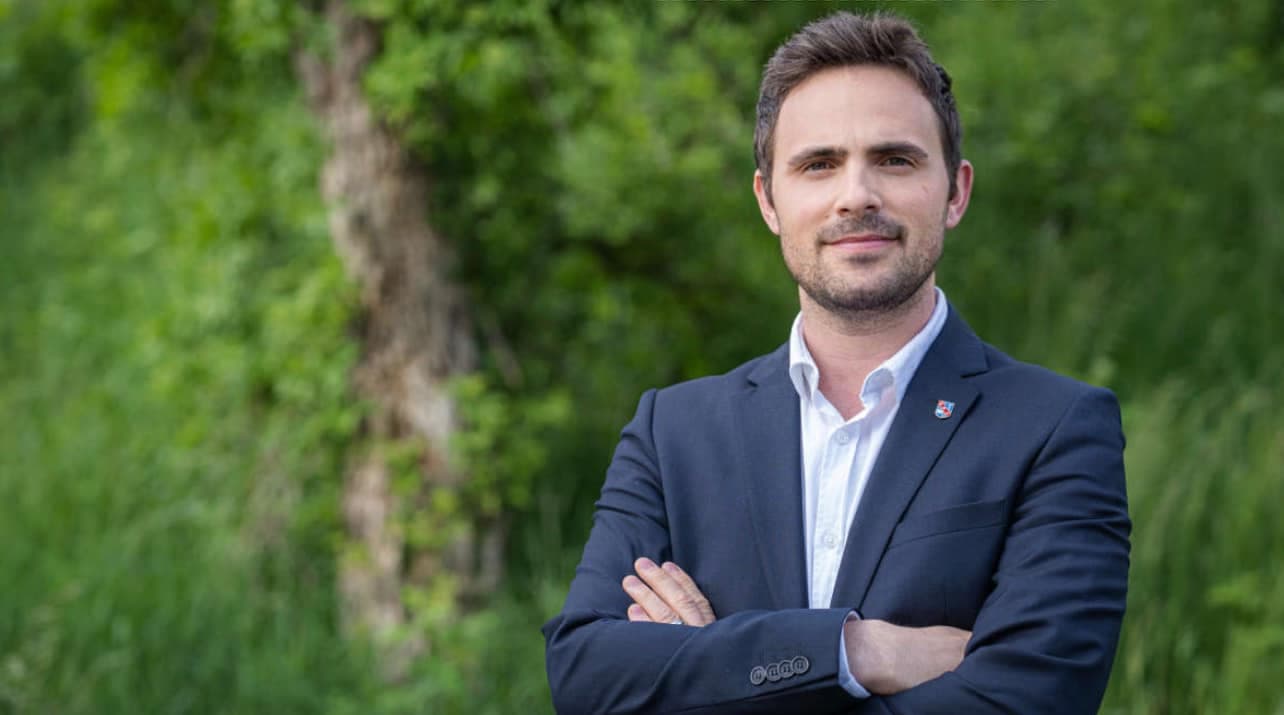 Deputeti shqiptar në Zvicër: Osmani e Kurti urgjentisht të largohen, po e bëjnë Kosovën ‘të kuqe’