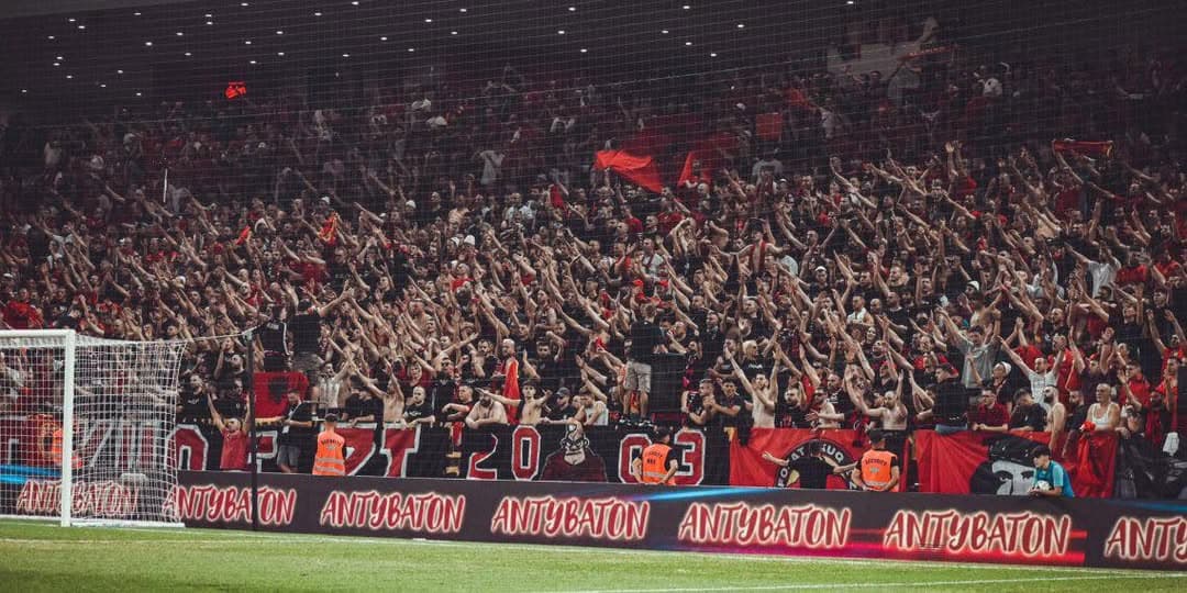 Reagojnë “Tifozat Kuq e Zi” pas vendimit të FIFA-së për ndeshjen ndaj Serbisë