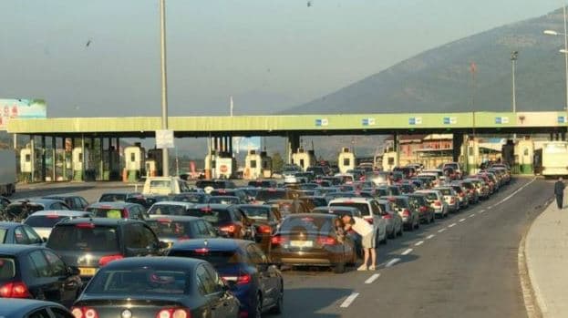 Pritje në pikat kufitare, kolona deri në 900 metra