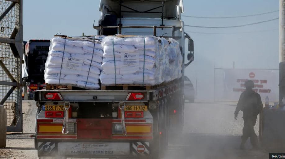 Mblidhen 150 kamionë me ndihma në Gaza, OKB-ja thotë se janë të pamjaftueshme për të ushqyer popullsinë