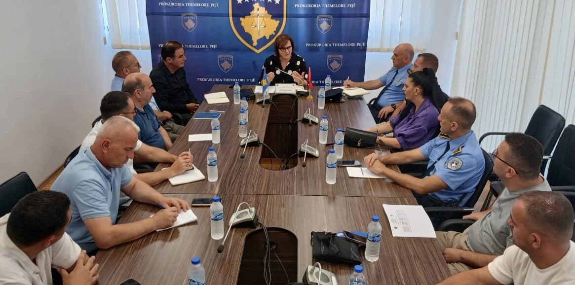 “Operacioni Pranvera 2025”: Prokuroria e Pejës koordinon aksionet kundër trafikimit, lokalet e natës dhe lëmosh kërkuesve
