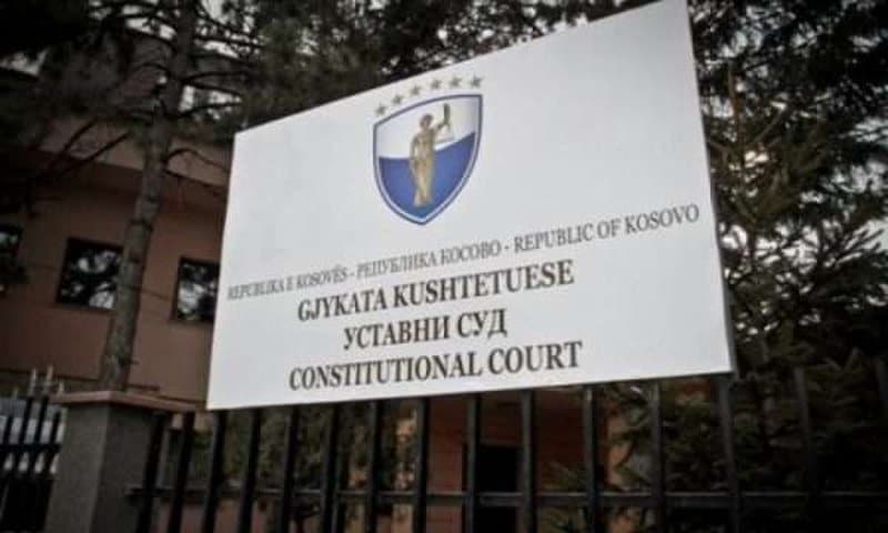 Kushtetuesja pezulloi vendimet dhe veprimet e deputetëve për 12 ditë në bazë të rasteve që i dërguan PDK dhe LDK