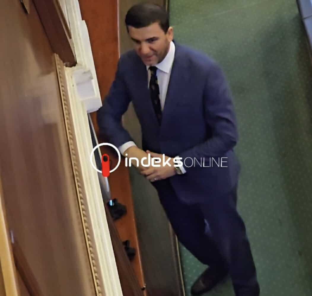Memli Krasniqi takohet me ambasadorët e huaj para seancës së 53-të të Kuvendit