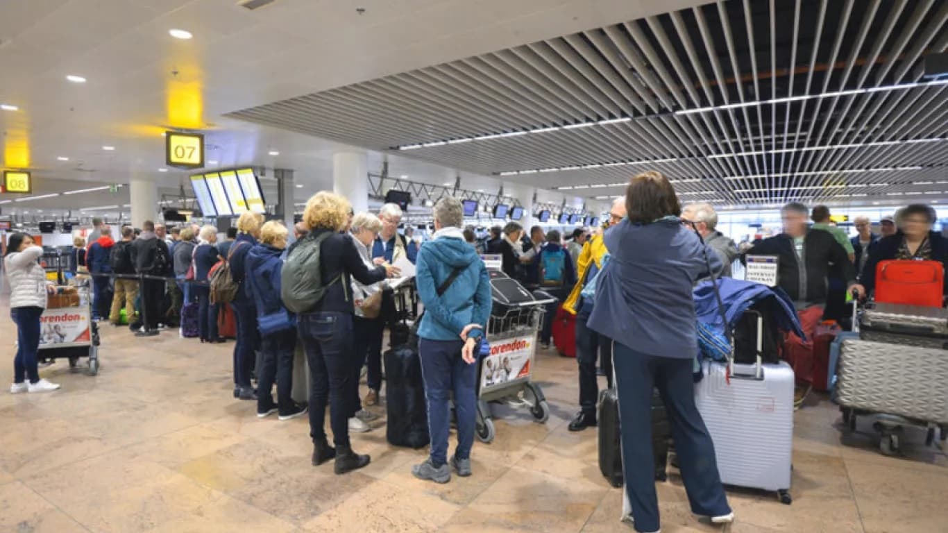 Aeroportet e BE-së do të heqin limitin prej 100 ml lëngje në bagazhet e dorës