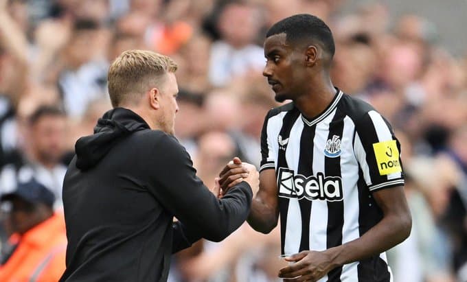 Flet Eddie Howe për situatën e Isak