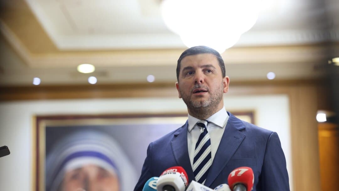Krasniqi: Seanca në orën 22:00 s’u thirr për të bërë zgjidhje, por për të tallur shtetin