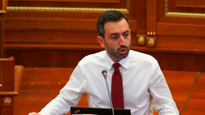 Dimal Basha i jep “direktiva” Kushtetueses, i “dënon” PDK’në e LDK’në, Fatmir Limajn tenton ta frikësojë me prag