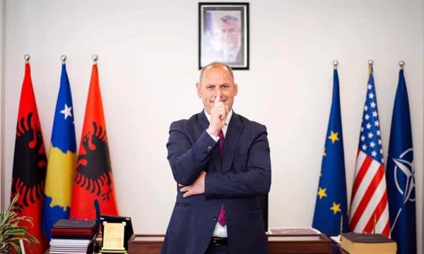 Lladrovci me mesazh kundërshtarëve të brendshëm: Me qytetarët do t’ua tregoj vendin, askush nuk mund të më largojë nga PDK