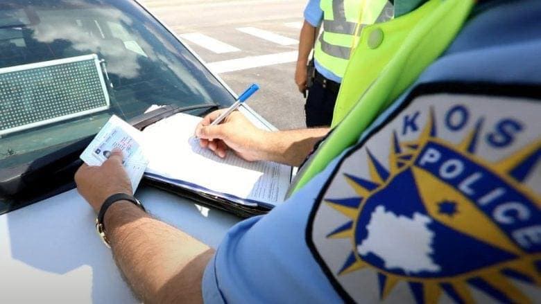 Shkelën rregullat e trafikut, policia në Ferizaj gjobit dy shoferë