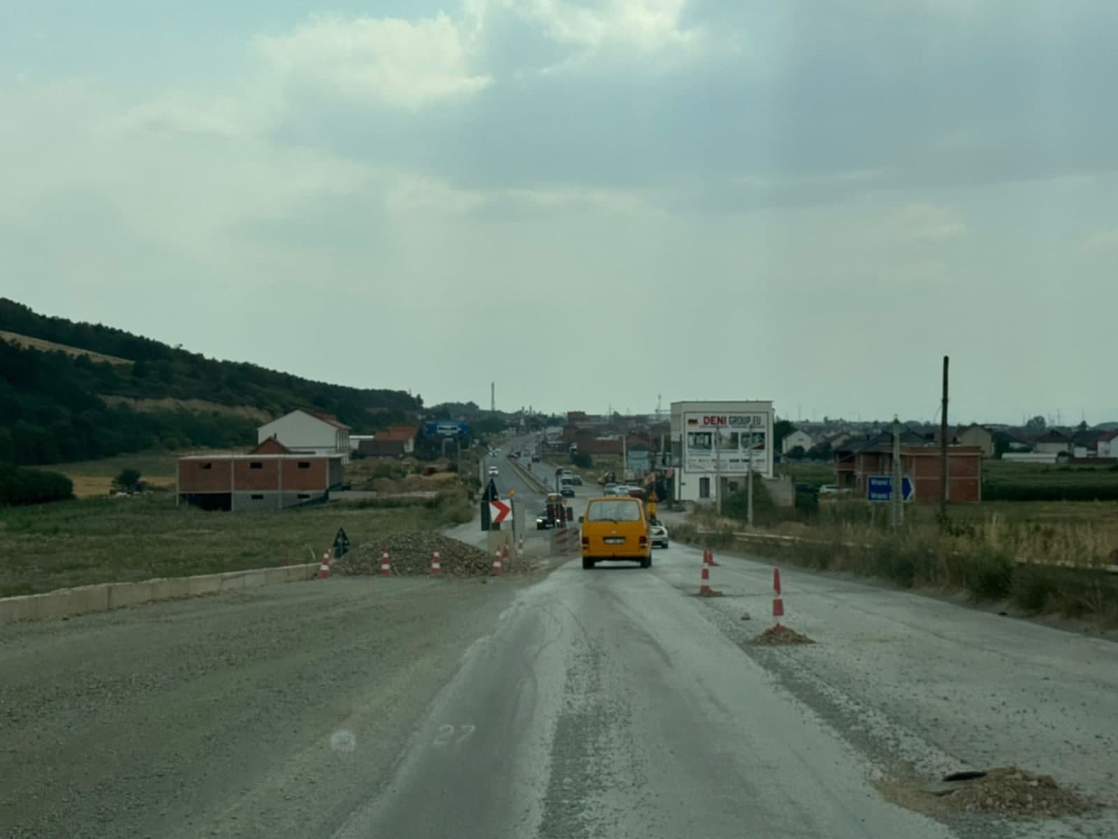 Katër afate, asnjë i mbajtur: Rruga Prishtinë–Podujevë ende e papërfunduar – qytetarët të lodhur nga rruga e paasfaltuar